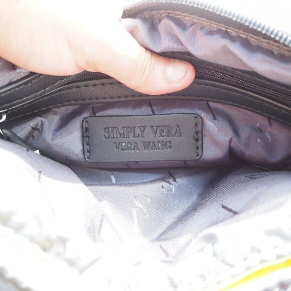 Simply Vera Vera Wang Geo Quilted Crossbody Bag "Quilted Green Believer" - Picture 5 of 10